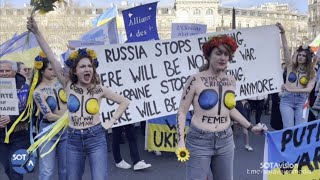 Акция Femen против Путина и войны, в поддержку Украины. Париж