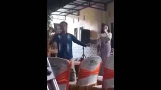 Joget paling lucu Artisnya Hampir ngompol wkwk #dangdutkoplo #jogetviral #goyangviral