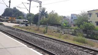 Local Train in Mamabalam | Tambaram to Chennai Beach EMU  #electrictrain #train #jone2j