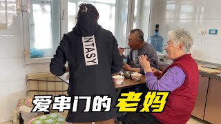 农民王小：炖好开江柳根鱼，却找不到老妈，一上午串4家门