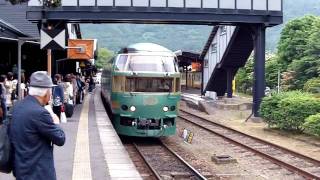 JR九州・由布院駅・特急ゆふいんの森 入線