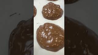 MAKEDA STYLE HOMEMADE CHOCOLATE TURTLES #valentinesday #love  #chocolate #chocolates