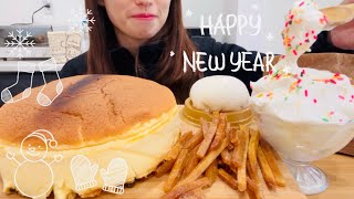 【新年一発目】りくろーおじさんのチーズケーキと芋けんぴ〜カラースプレー生クリームを添えて〜【asmr】【スイーツモッパン】