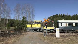 SVY museum train MUS 1980 passed JOKELA level crossing @ Heinola, Finland