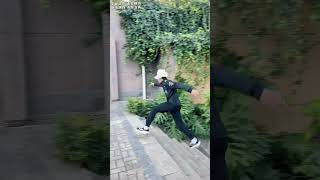 🤣Parkour Security Guard Helps The Beauty Pick Up Her Hat #funny #kungfu