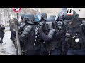 Yellow vest protesters clash with police in Paris