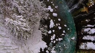 白ひげの滝 をブルーリバー橋から空撮(冬)北海道上川郡美瑛町白金