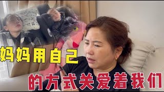 秋天妈妈走后外婆一刻没闲，举手投足满是担心，她用行动爱着我们