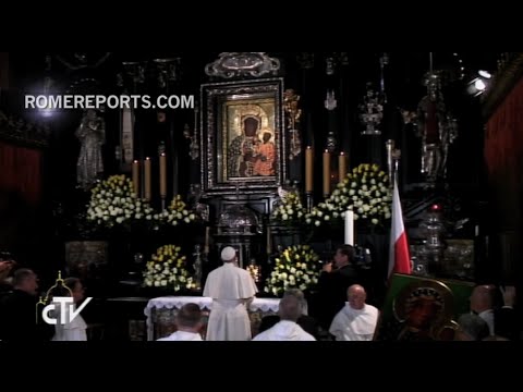 Pope Francis prays to the Black Madonna of Czestochowa