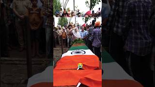 Martyr's 🇮🇳 mother crying 😭\u0026 saluting 🙏😔|| Honour ❤️ for martyr's coffin 🙏#soldier#shorts #salute