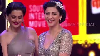 Glamorous Shruti Haasan and Taapsee Pannu Slaying their Looks At Red Carpet. Who look Better ?
