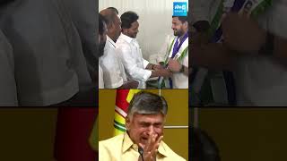 టీడీపీ నుంచి వైఎస్సార్సీపీలో చేరిన వడ్లమూడి గంగరాజు | CM YS Jagan #shorts #ytshorts @SakshiTVLIVE