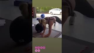 Kaley Cuoco Workout