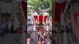 参道を進んで階段を登っていく陵南町のふとん太鼓-宮入【百舌鳥八幡宮秋祭り】2023.9.30