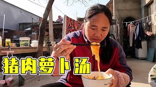 小慧下廚做豬肉蘿蔔湯，大鐵鍋周圍貼個餅！沒想到徹底翻車了！ 【我是趙姐】