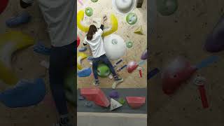 丸いホールドが掴みづらい白色ホールド5級（クライミング）#bouldering #ボルダリング女子