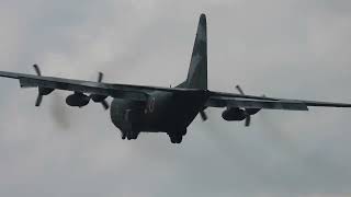 C 130Hのローパスとタッチアンドゴー訓練