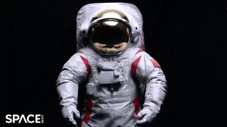 China reveals spacesuit for moonwalking at ceremony