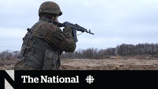 Canadian soldiers train Ukrainians for the battlefield