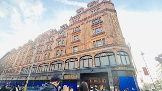 Shopping in HARRODS London 🏴󠁧󠁢󠁥󠁮󠁧󠁿 #exploring #landmark