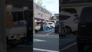 車椅子マークに歩いて駐車車椅子マーク無し