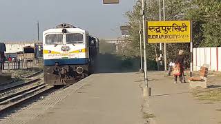 12039 - Kathgodam New Delhi Shatabdi Express arriving at Rudrapur City Railway Station