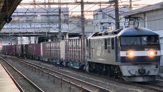 【4K高画質】【約１０時間遅れ・ジョイント音最高！】JR貨物EF210形100番台102号機（旧塗装）＋コキ24両が警笛を鳴らして大船駅を通過！（5062レ・岡A1・コンテナ輸送） 2025.1.9