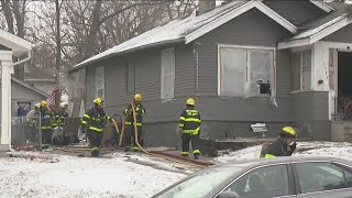 13 people escape Des Moines home after morning fire; 3 pets killed