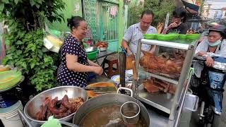 Mì vịt tiềm chị Chép ngon nhờ nước vịt quay, cận cảnh nồi nước lèo tinh tế nhờ hầm vịt quay