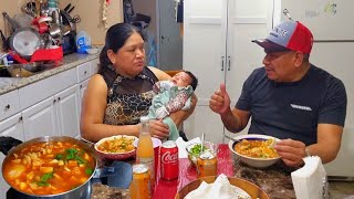 Haciendo Tortillas Calientitas y un Rico Menudo Con pata De Res y lo disfruto con ale