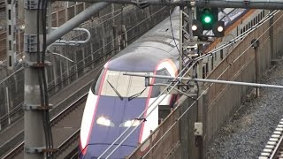 日暮里駅の下御隠殿橋から見た山形新幹線つばさE3系（新デザイン塗装）の地下区間突入