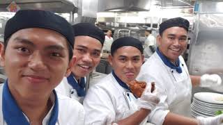 suasana kerja di dapur Kapal Pesiar