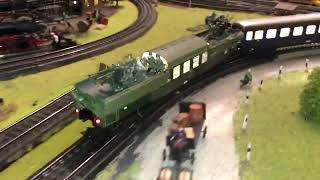 HO Modelleisenbahn mit zwei 41 Dampfloks und Flak