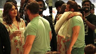 Sonali Bendre Hug Salman At Event | Divyaj Foundation Event | Ganesh Chaturthi Celebration