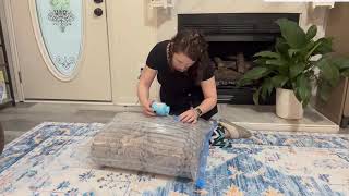 Amazon Basics Vacuum Compression Zipper Storage Bags with Airtight Valve and Hand Pump