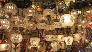 Walk through the Grand Bazaar (Kapalıçarşı) , Istanbul, turkey