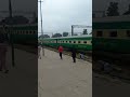 Fully Loaded Train with passengers Lasani Express from Narowal reaching Lahore Railway station