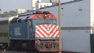 Metra UP-W express train at West Chicago station