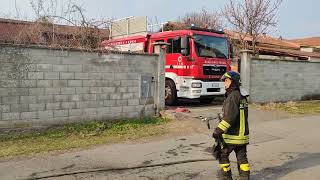 SAN GIUSTO CANAVESE - incendio vicino alle case intervento dei vigili del fuoco