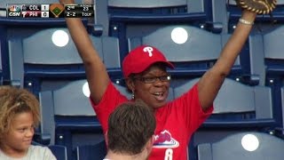 COL@PHI: Fan makes a great catch on a Hundley foul