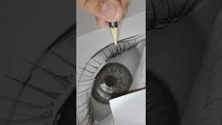Desenho de olho realista