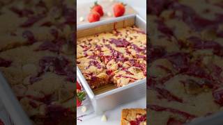 Fresh strawberry blondies 🍓 recipe in caption!