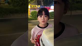 还好起来上卫生间，⼀差一点点就错过了……扣肉妹妹 吃货 人类幼崽迷惑行为大赏