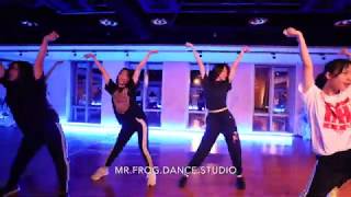 Waacking Choreography by 小游 - Dance Studio by @Mr.Frog