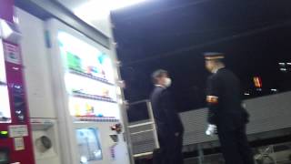 20130329　西武池袋線小手指駅で駅員に絡むおっさん（１）