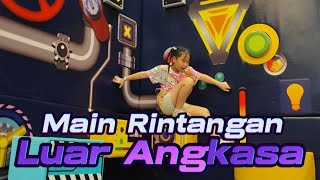 Katness Takut Jatuh Sampai Berhati-Hati Main Rintangan Luar Angkasa!!!