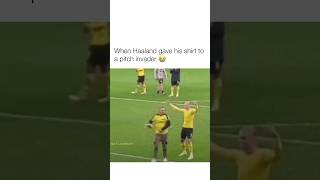 Erling Haaland Celebrating with a pitch invader 😂#shorts #footballtiktoks #football #haaland