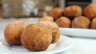 Mini vanilla doughnuts dusted with cinnamon