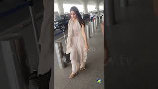 Janhvi Kapoor clicked at the airport with her father Boney Kapoor #shorts #bollywood
