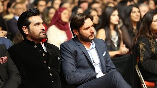 Hamza Ali Abbasi and Humayun Saeed pause to take Selfies with their fans as they walk into Hum Award